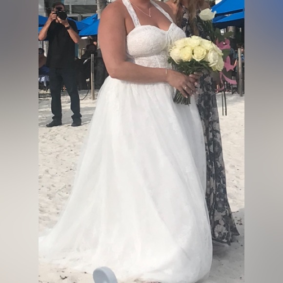 David’s Bridal wedding dress. Size 18W - Picture 3 of 16